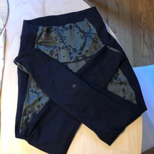 Lululemon black and green snake print legging